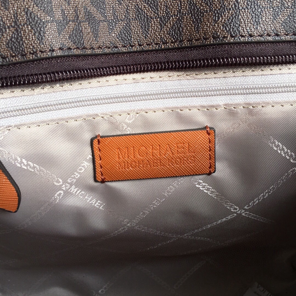 マイケルコースバッグ着用イメージ